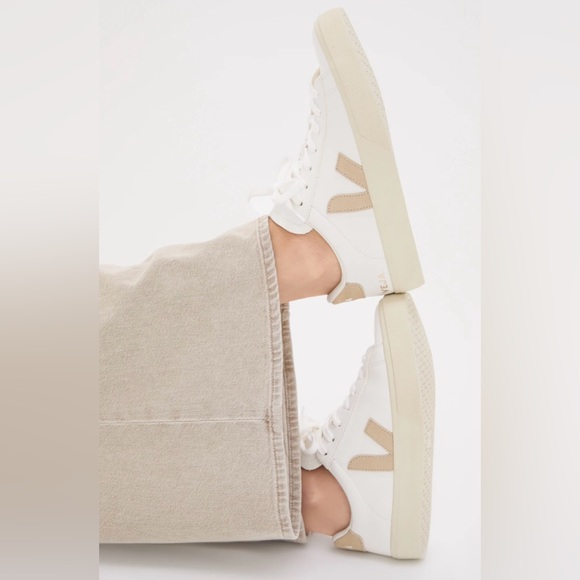 Veja Campo Sneaker - Picture 1 of 16